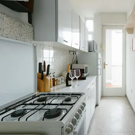 Fronte Mare Con Terrazzo E Parcheggio Privato *