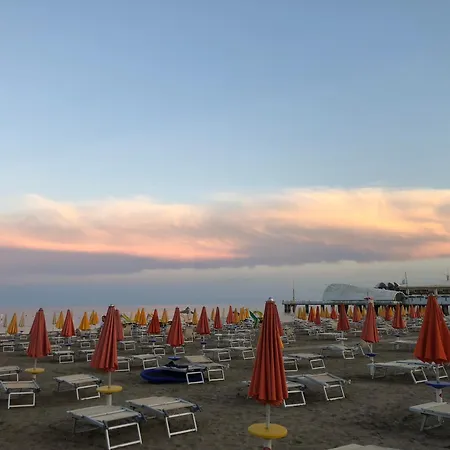 Fronte Mare Con Terrazzo E Parcheggio Privato Daire *