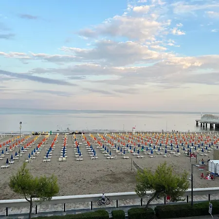 Fronte Mare Con Terrazzo E Parcheggio Privato Daire Lignano Sabbiadoro